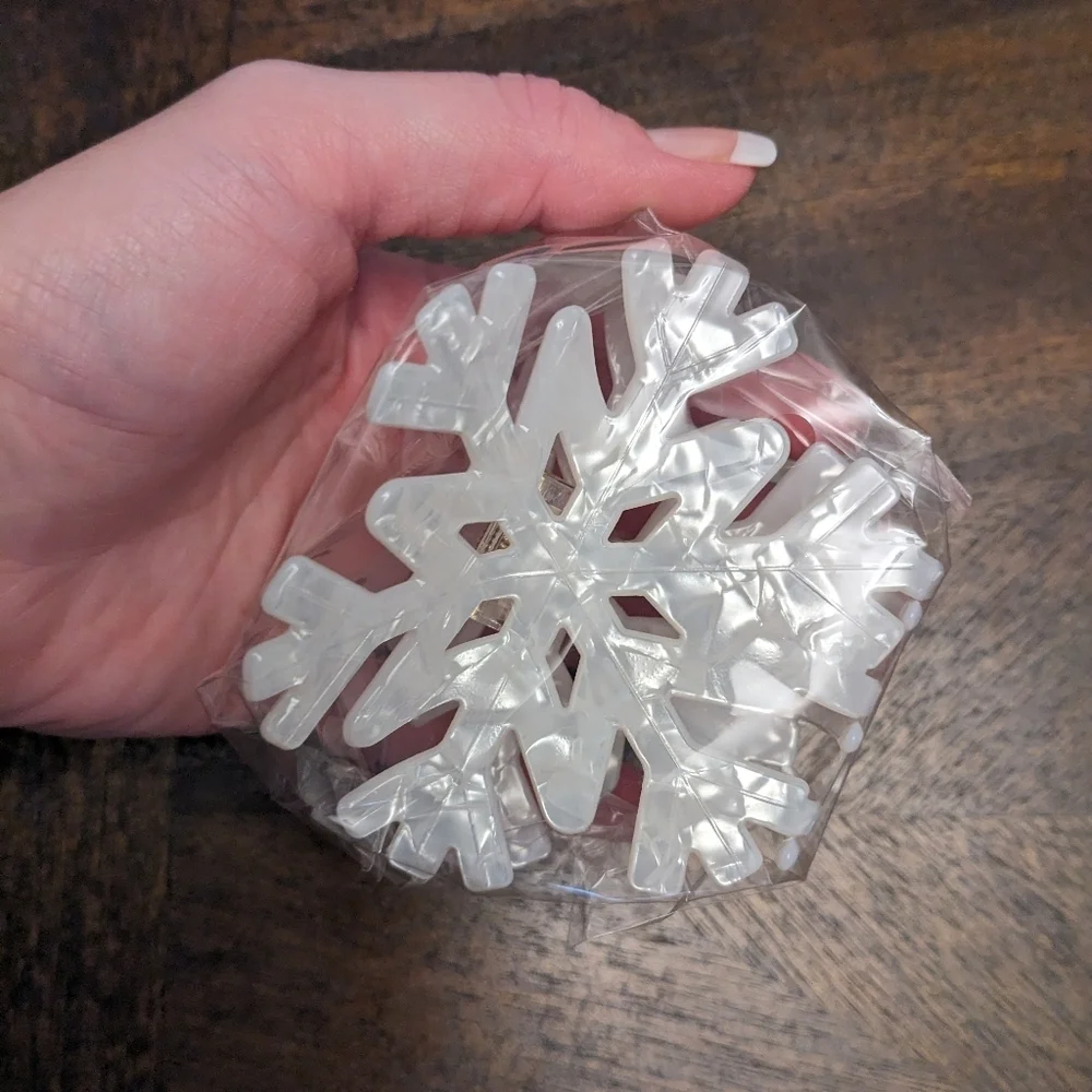Iridescent Snowflake Hair Claw Clip – Large Winter Holiday Accessory